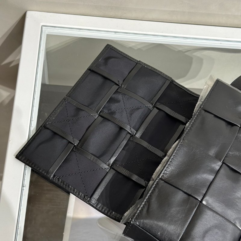BOTTEGA VENETA Cassette經典編織包 - 8格黑-4