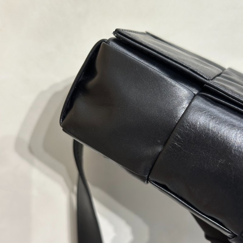 BOTTEGA VENETA Cassette經典編織包 - 8格黑-6
