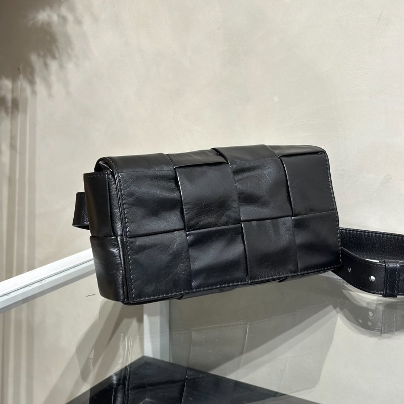 BOTTEGA VENETA Cassette經典編織包 - 8格黑-9