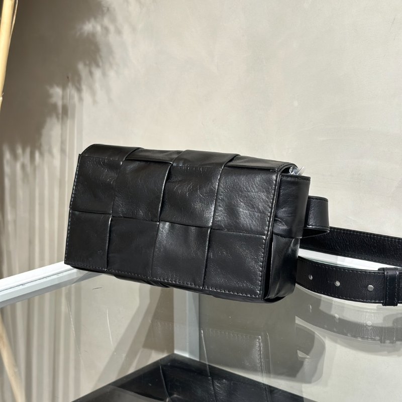BOTTEGA VENETA Cassette經典編織包 - 8格黑-10