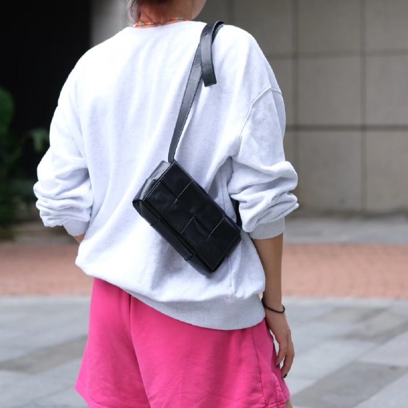 BOTTEGA VENETA Cassette經典編織包 - 8格黑-12