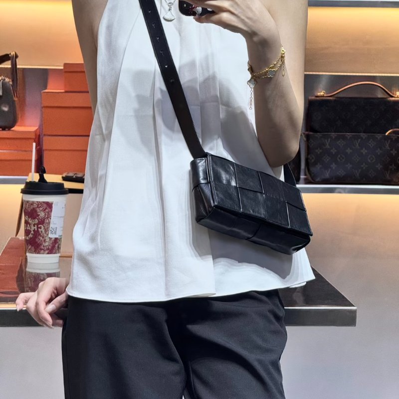 BOTTEGA VENETA Cassette經典編織包 - 8格黑-13
