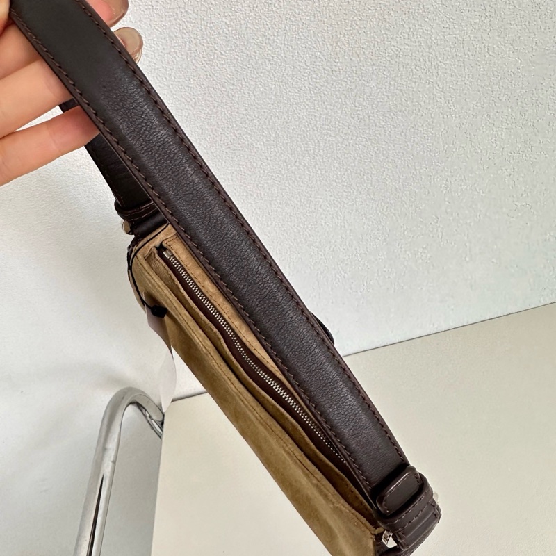 Loewe 羅意威 麂皮腋下 尺寸24*11。🈚附件-3