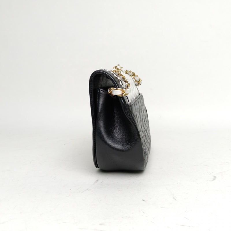 CHANEL 黑白羊皮25開金扣熊貓配色馬鞍包斜挎包-1