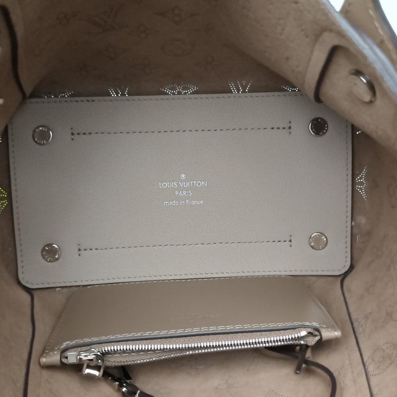 LOUIS VUITTON HINA鏤空LOGO月光女神小號灰色牛皮銀扣晶片-4