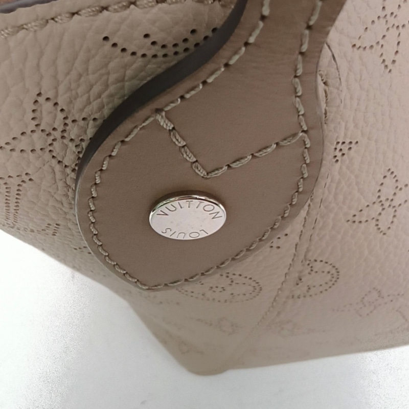 LOUIS VUITTON HINA鏤空LOGO月光女神小號灰色牛皮銀扣晶片-5