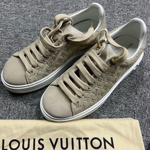 閒置未使用 louis vuitton路易威登 最新款棕色時尚圓頭低幫板鞋 Size:35附件：塵袋