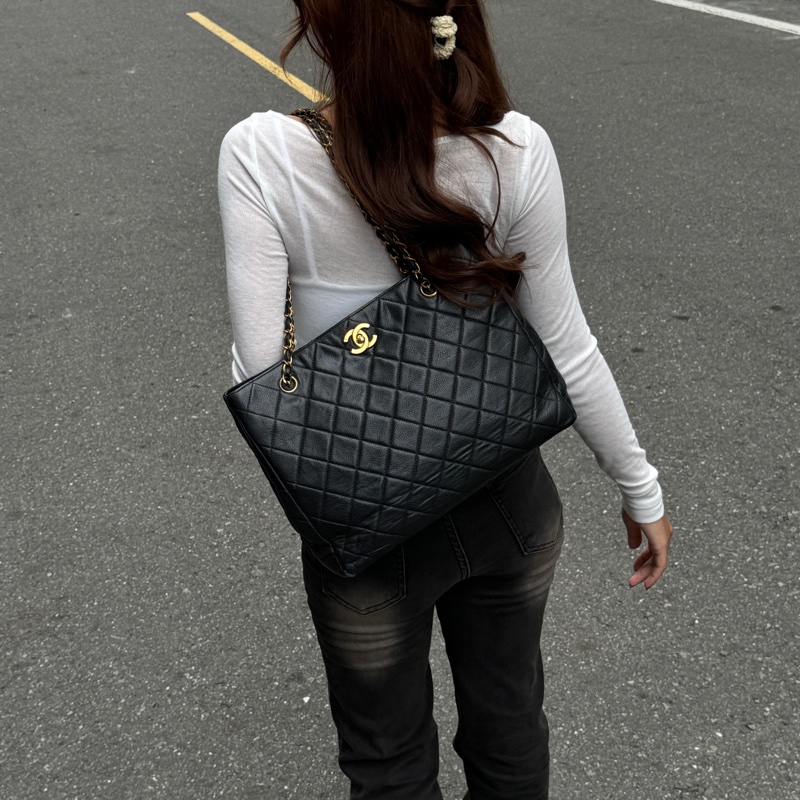 【經典超耐用🐮】 Chanel 黑金 魚子醬牛皮 肩背托特包 （專櫃27.3萬！）-13