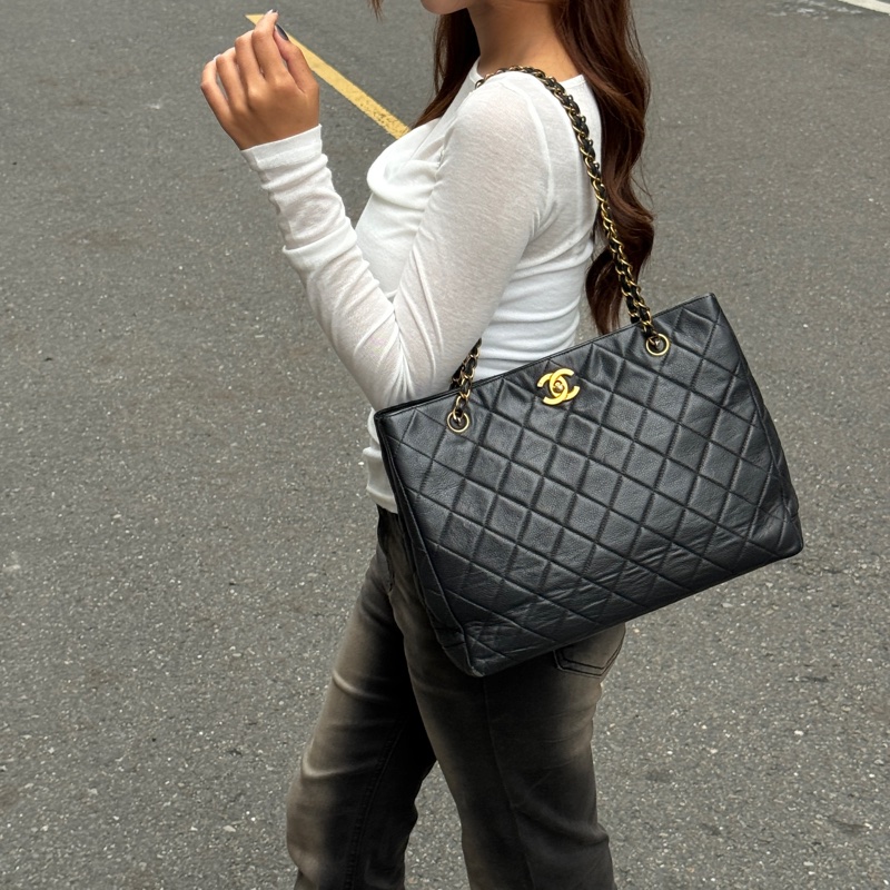 【經典超耐用🐮】 Chanel 黑金 魚子醬牛皮 肩背托特包 （專櫃27.3萬！）-16