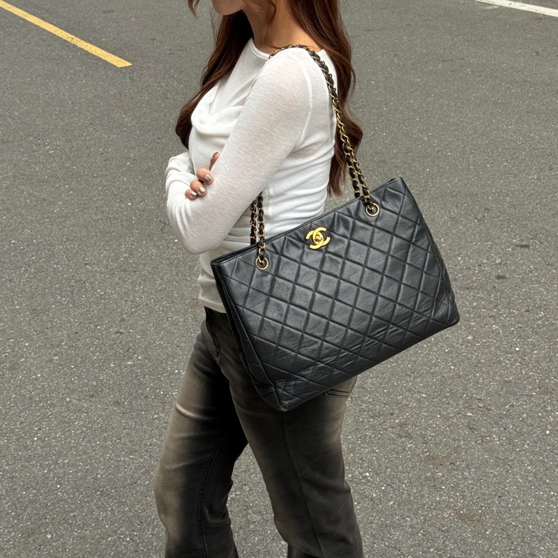 【經典超耐用🐮】 Chanel 黑金 魚子醬牛皮 肩背托特包 （專櫃27.3萬！）-17