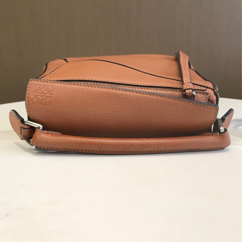 Loewe 羅意威 mini puzzle 幾何包 最美焦糖色-6