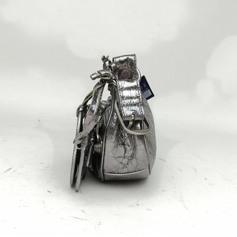 BALENCIAGA LeCagole機車月牙包xs銀色羊皮-1