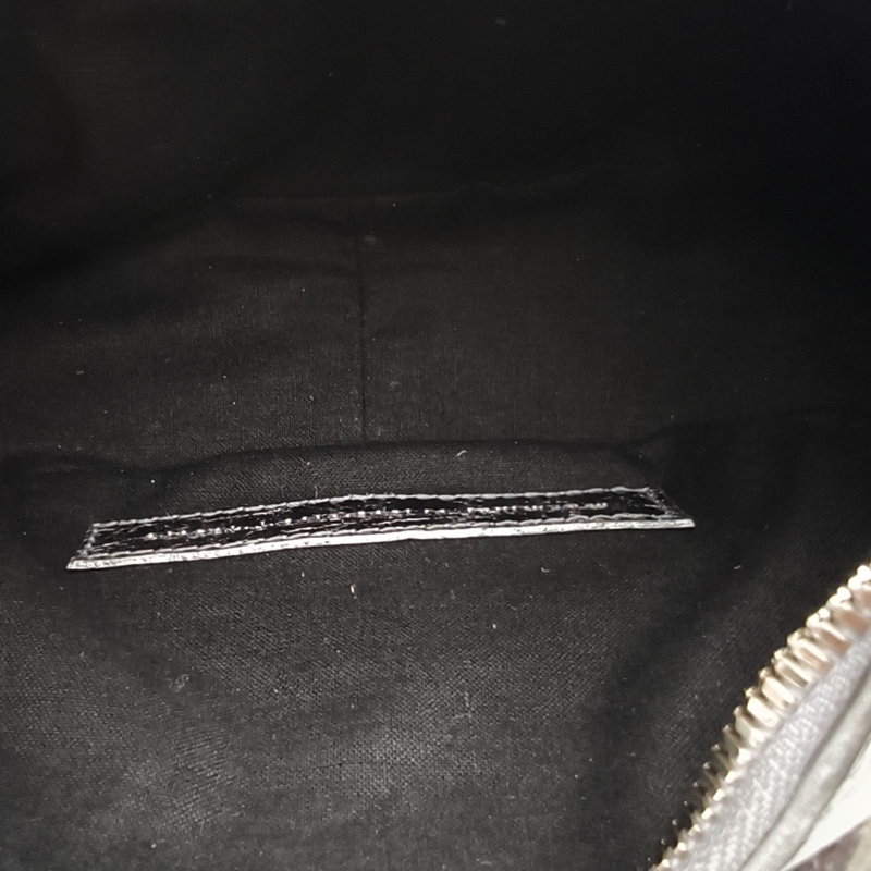 BALENCIAGA LeCagole機車月牙包xs銀色羊皮-4