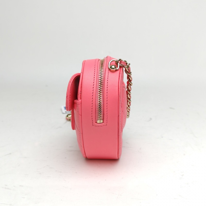 CHANEL 粉色羊皮32開淺金扣22SS桃形愛心斜挎包-1