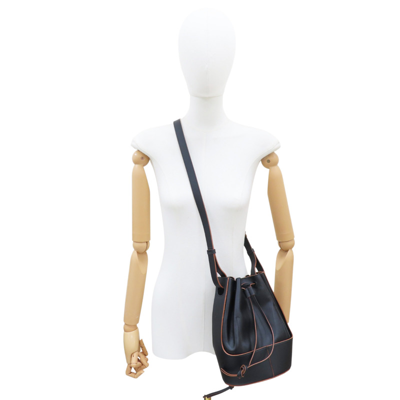 黑色 牛皮 Balloon 水桶包 肩背包【LOEWE 羅威】 326.75AC31-6