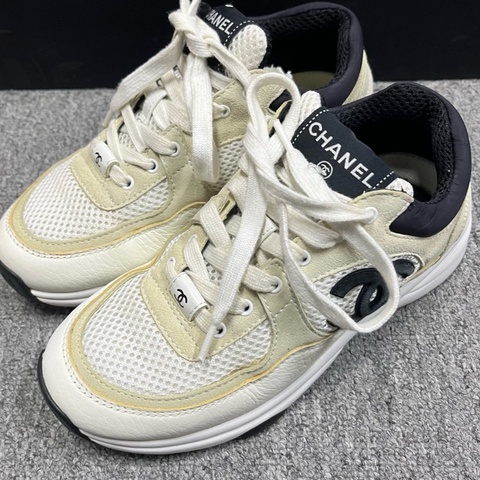 chane香奈兒最新款米白黑黑白熊貓網面皮革低幫跑步鞋  Size:35 成色很新 附件：帶盒