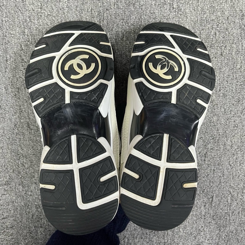 chane香奈兒最新款米白黑黑白熊貓網面皮革低幫跑步鞋 Size:35 成色很新 附件:帶盒-3