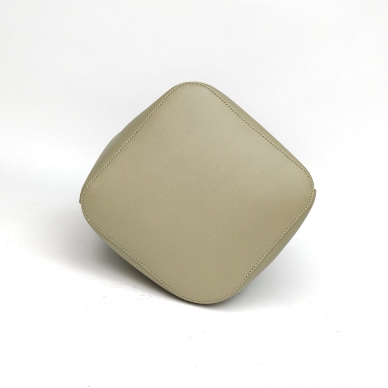 LOEWE 綠色牛皮金扣Pebble水桶bucket-3