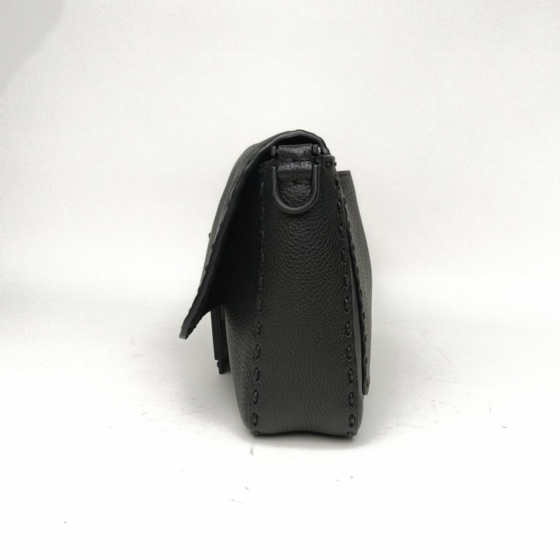 FENDI 黑色牛皮黑扣Baguette法棍包超大號-1