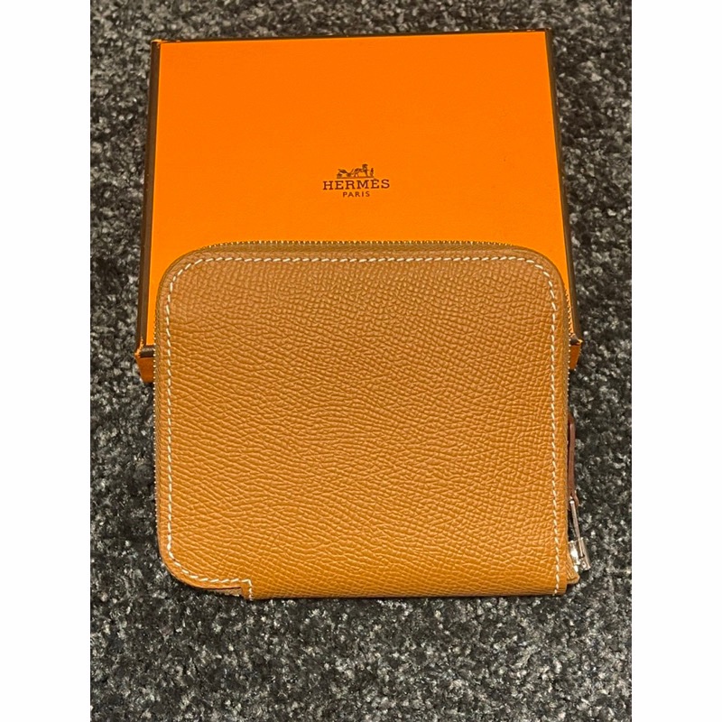 愛馬仕Hermes Hermès 絲巾短夾 金棕色 自由之城 小狗絲巾短夾-0