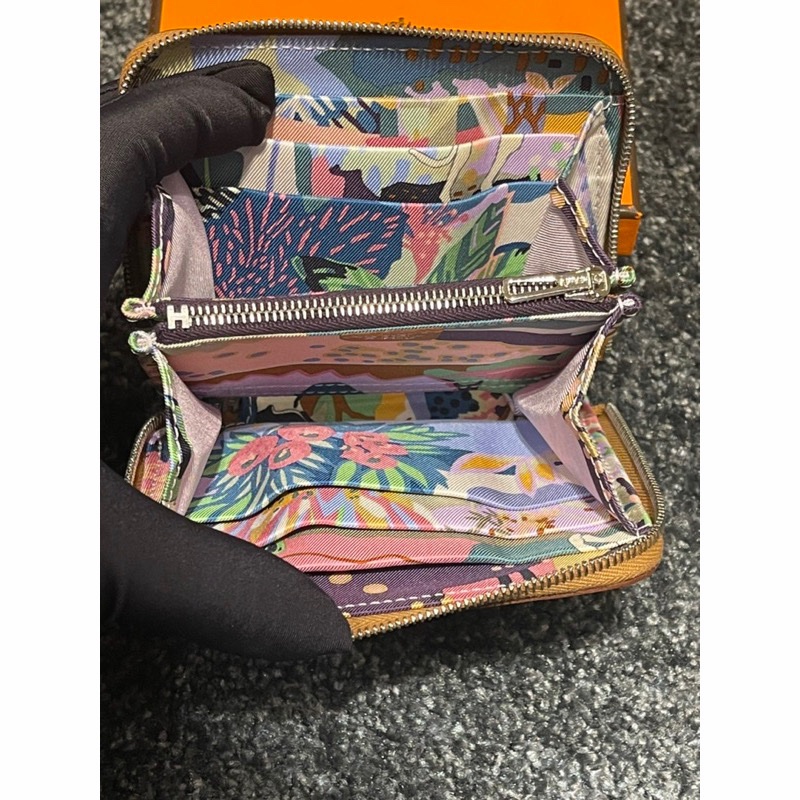 愛馬仕Hermes Hermès 絲巾短夾 金棕色 自由之城 小狗絲巾短夾-3