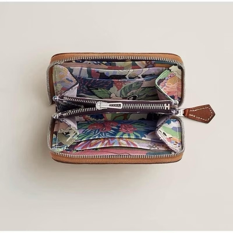 愛馬仕Hermes Hermès 絲巾短夾 金棕色 自由之城 小狗絲巾短夾-4