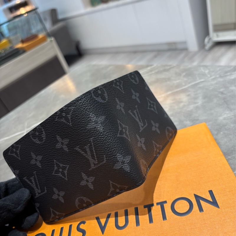 LV Multiple老花對開短夾-3