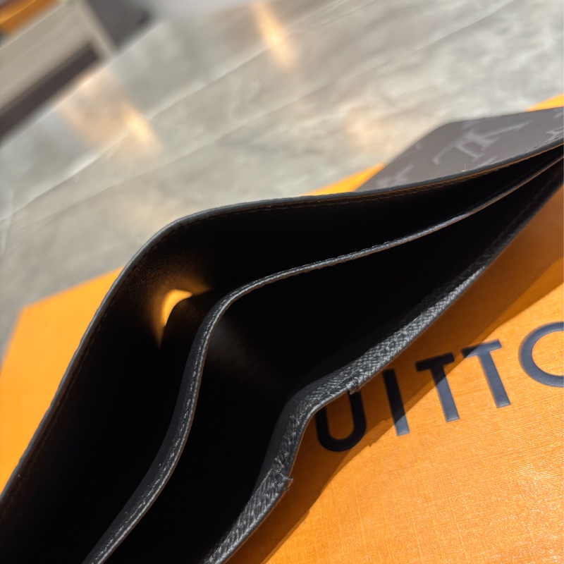 LV Multiple老花對開短夾-4