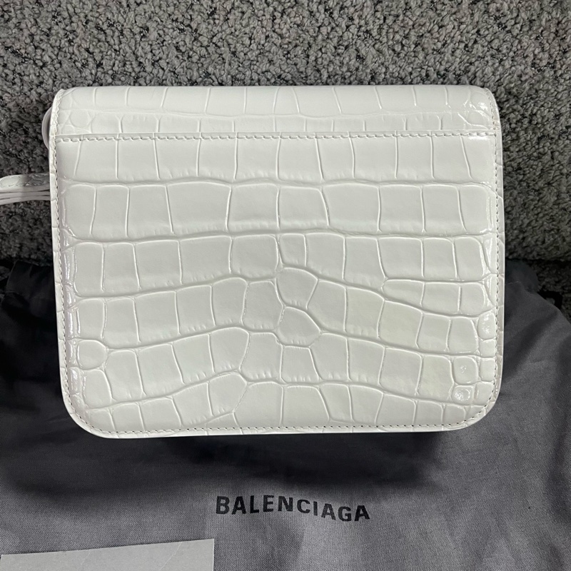 balenciaga】最新款白色鰐魚紋壓印圖案logo挎包-1