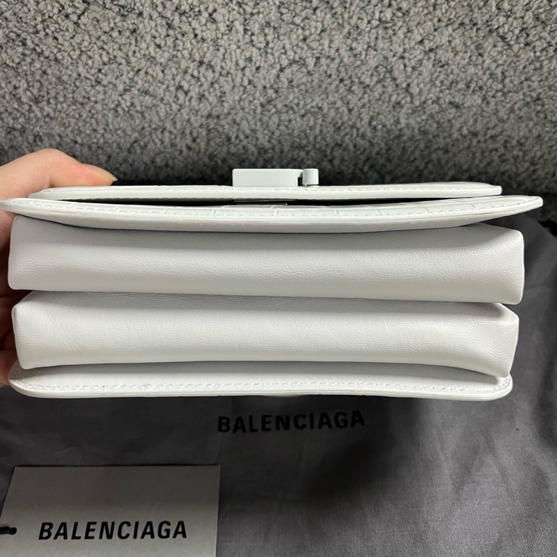 balenciaga】最新款白色鰐魚紋壓印圖案logo挎包-3