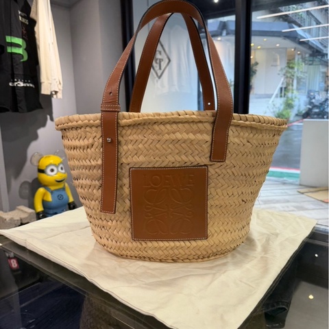 Loewe 草編包