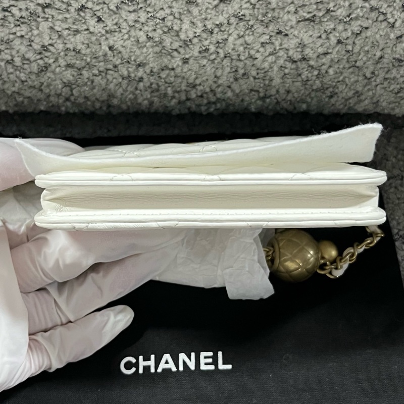 閒置未使用chanel香奈兒經典款白色金扣菱格皮穿鏈鏈條羊皮單肩斜挎包 尺寸:長12.5 高9.5 30開 附件帶塵袋 帶卡-2
