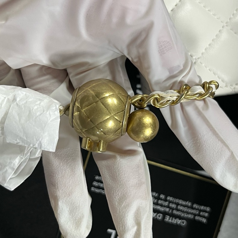 閒置未使用chanel香奈兒經典款白色金扣菱格皮穿鏈鏈條羊皮單肩斜挎包 尺寸:長12.5 高9.5 30開 附件帶塵袋 帶卡-7