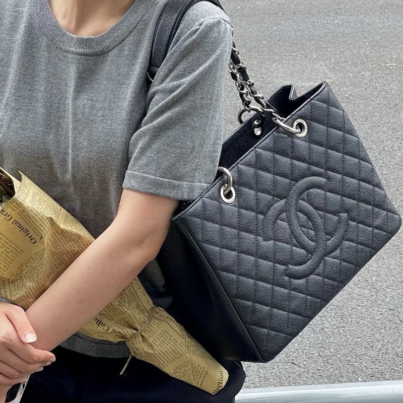 Chanel黑色荔枝牛皮銀釦托特包(稀有商品~~)-0