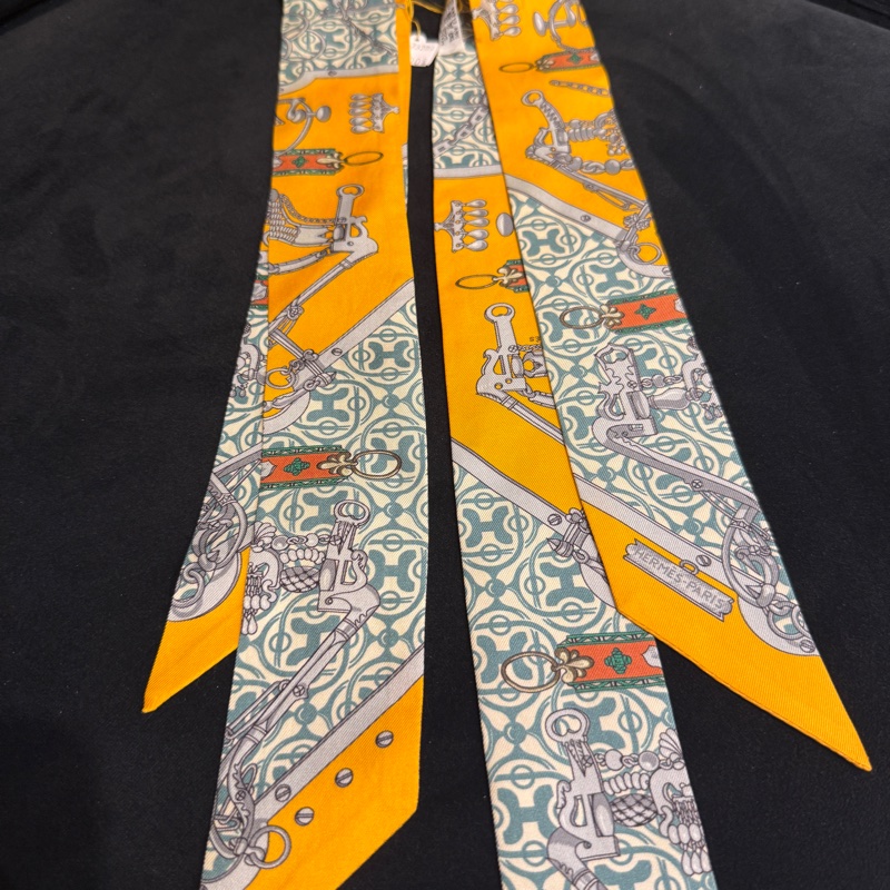 愛馬仕絲巾 超美很好搭 twiily 🩷🩷🩷兩條喔-0