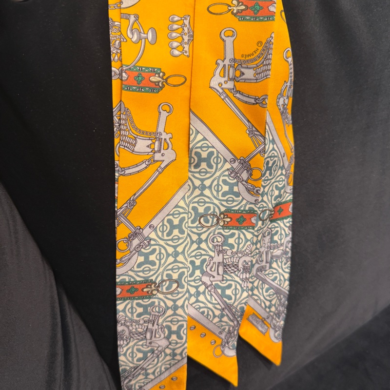 愛馬仕絲巾 超美很好搭 twiily 🩷🩷🩷兩條喔-4