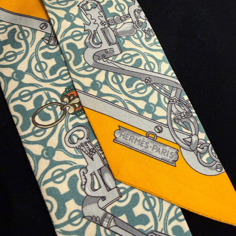 愛馬仕絲巾 超美很好搭 twiily 🩷🩷🩷兩條喔-7