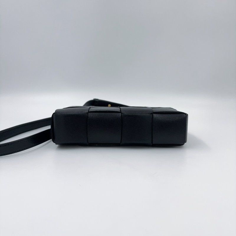 BV黑色編織羊皮拉鍊側背相機包-9