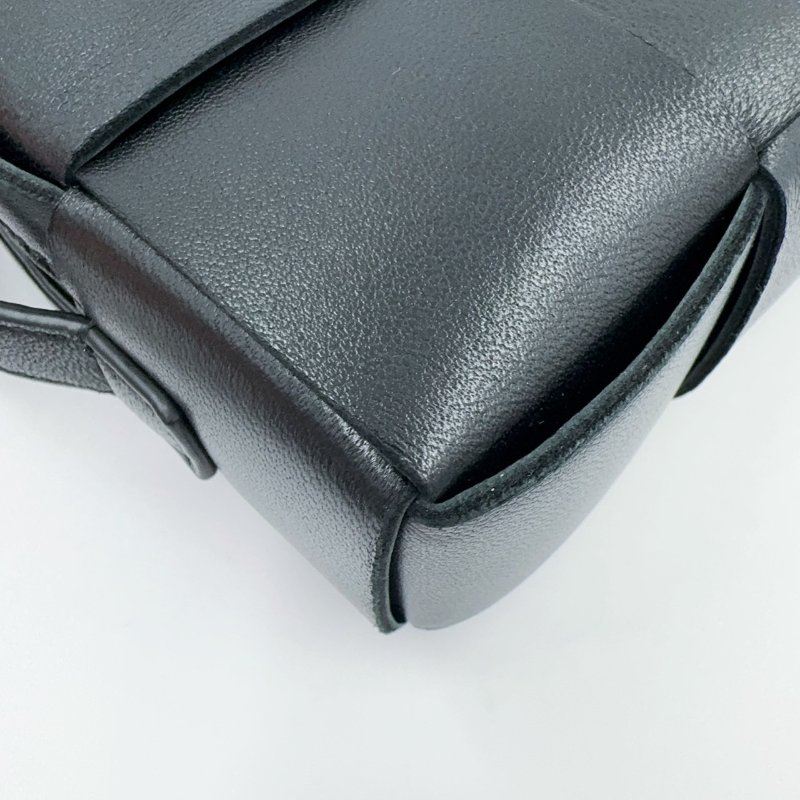 BV黑色編織羊皮拉鍊側背相機包-10