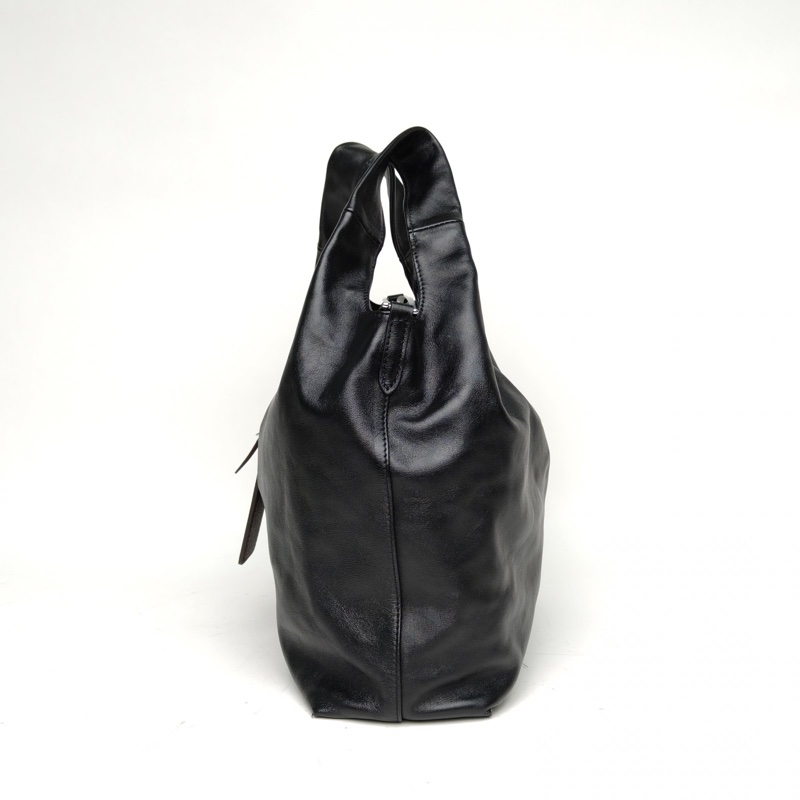 LOUIS VUITTON Atlantis菜籃子中號黑色羊皮晶片-1