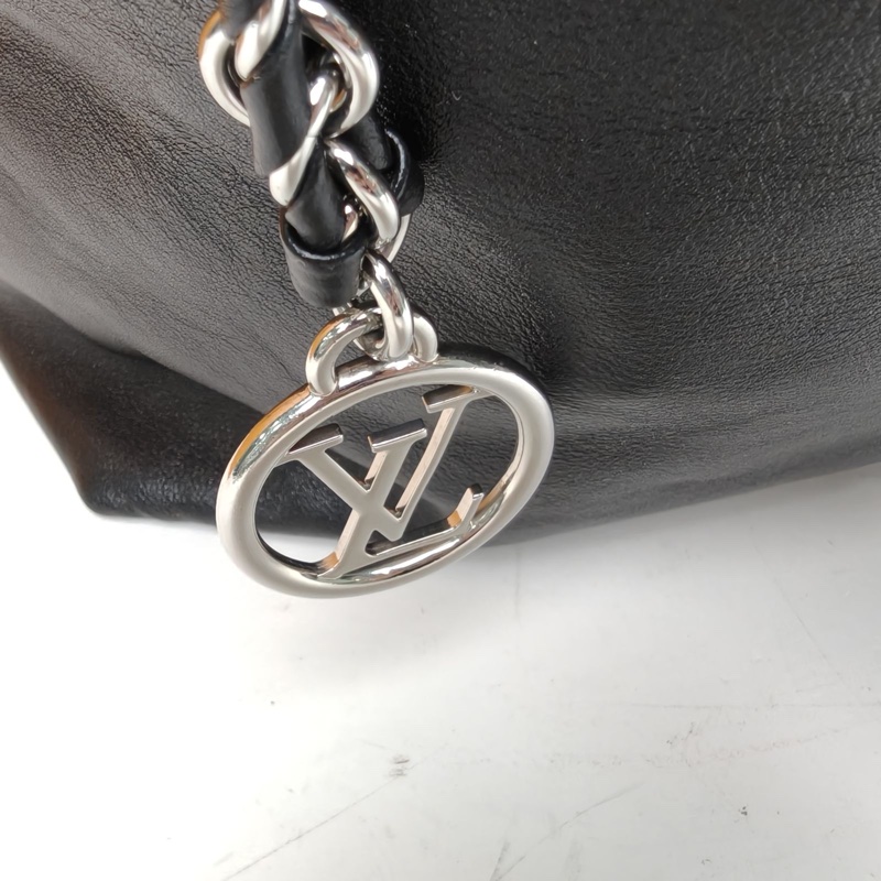 LOUIS VUITTON Atlantis菜籃子中號黑色羊皮晶片-4