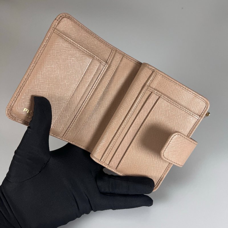 PRADA 奶茶防刮L拉零錢中夾-4