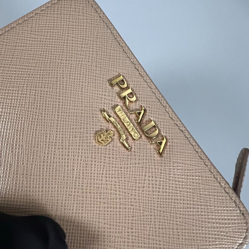 PRADA 奶茶防刮L拉零錢中夾-7