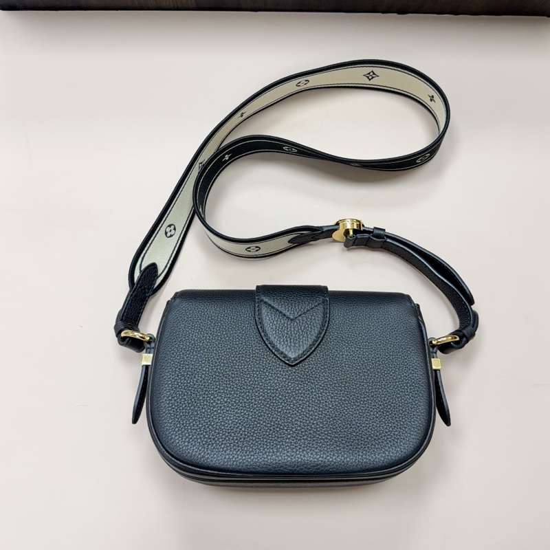 LV 黑牛皮金釦 Pont 9 Soft 背帶斜背包-2