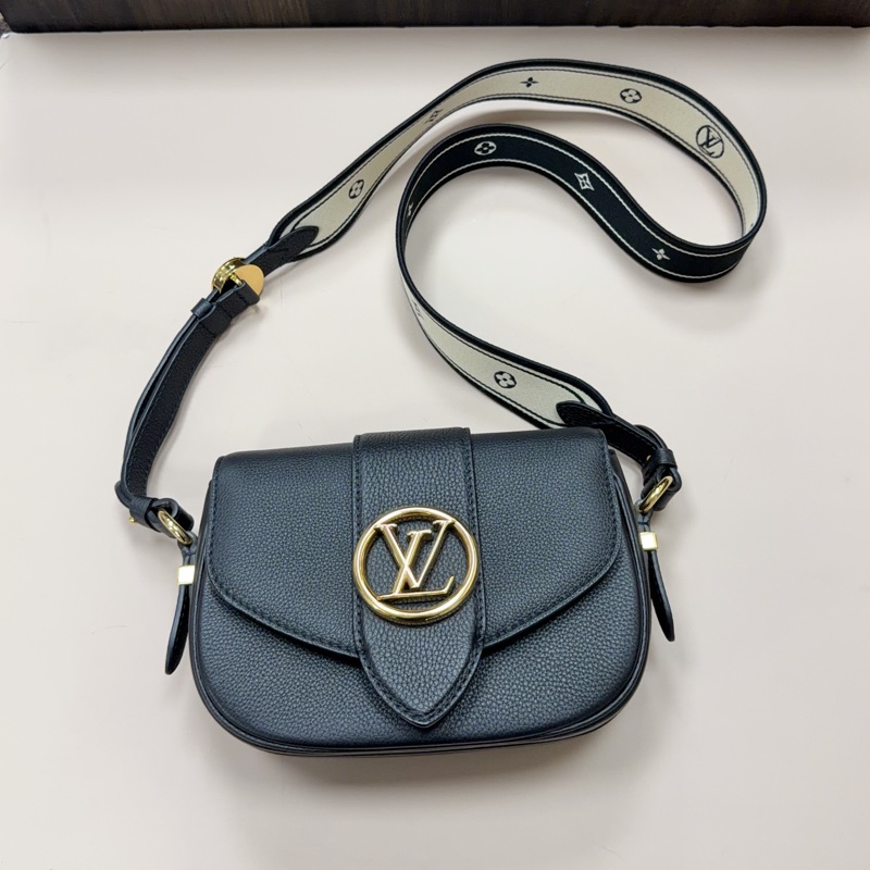 LV 黑牛皮金釦 Pont 9 Soft 背帶斜背包-5