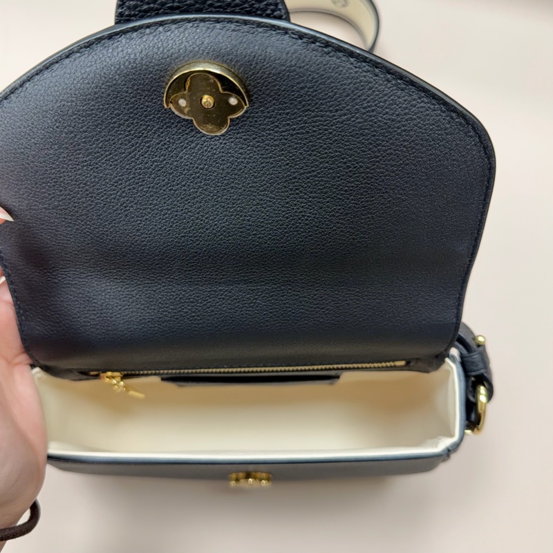 LV 黑牛皮金釦 Pont 9 Soft 背帶斜背包-6