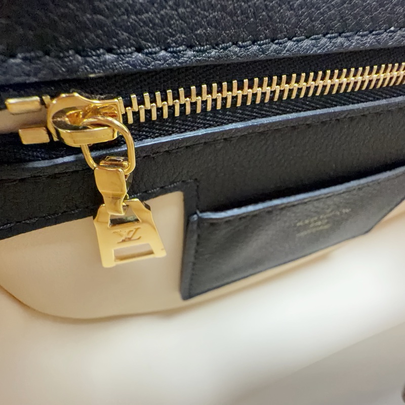 LV 黑牛皮金釦 Pont 9 Soft 背帶斜背包-7