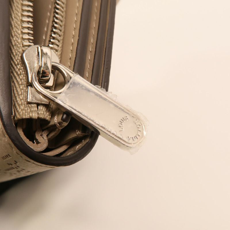 LOUIS VUITTON Mahina Iris Compact Wallet銀扣錢包-13