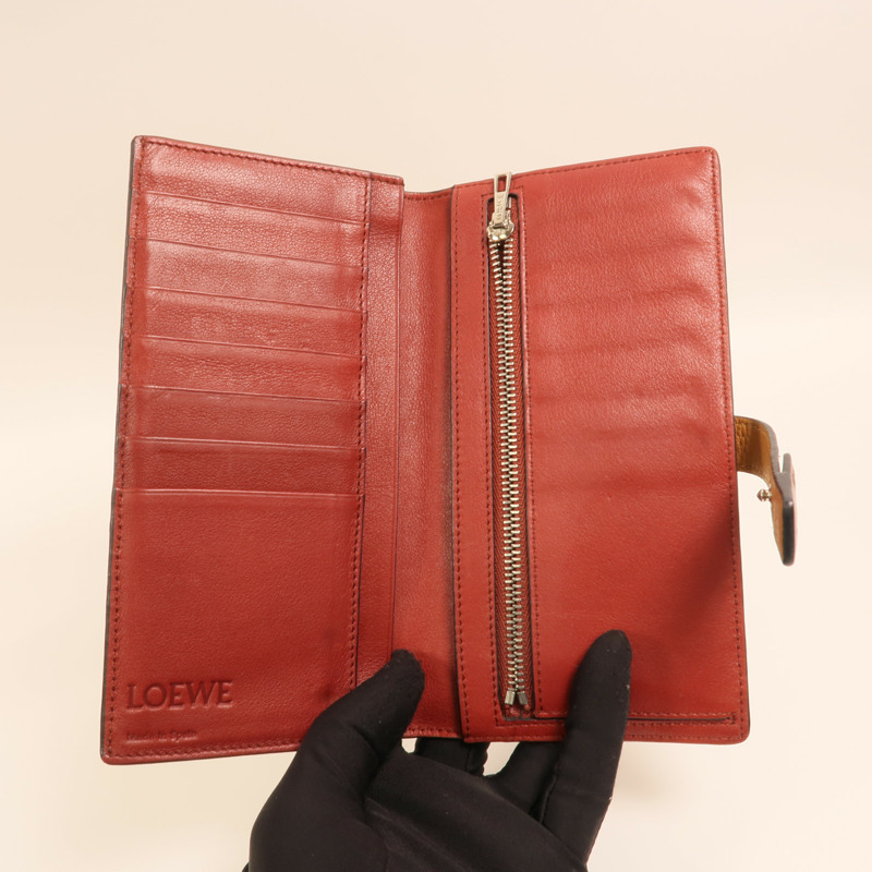 LOEWE 牛皮皮革Large Vertical Wallet銀扣長錢包-5