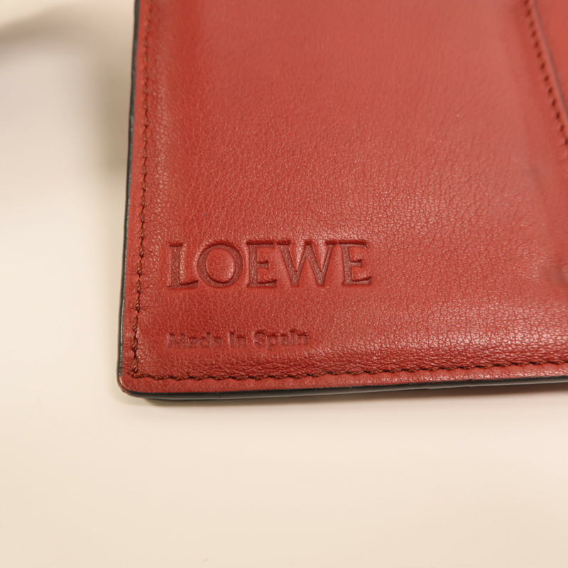 LOEWE 牛皮皮革Large Vertical Wallet銀扣長錢包-6